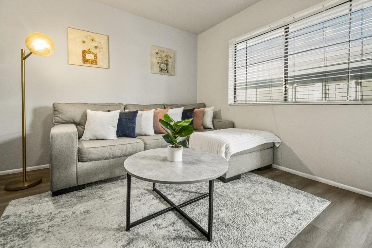 Cozy & Stylish 1b1b Oasis In Old Town