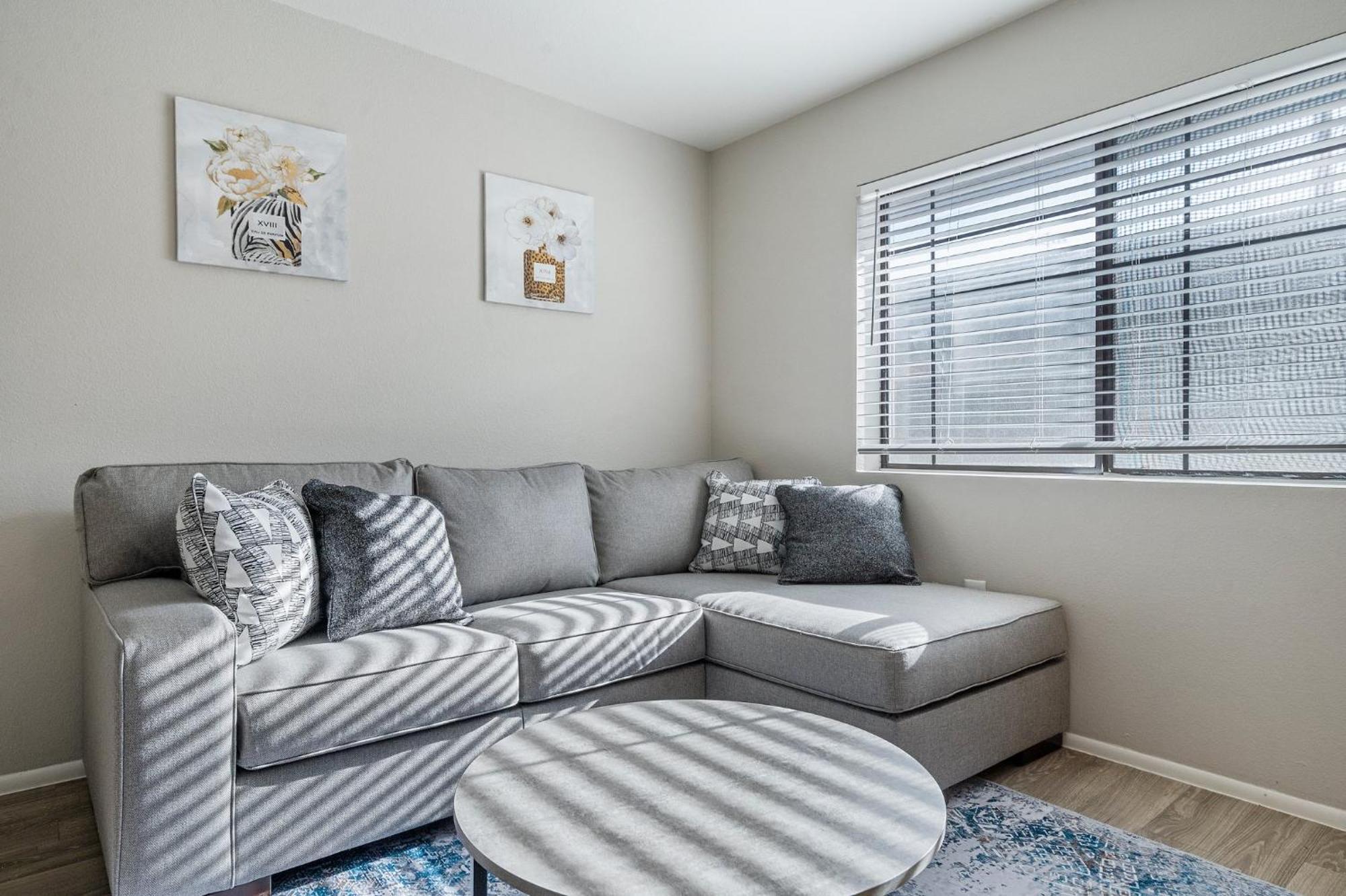 Cozy And Elegant 1b1b Oasis In Old Town