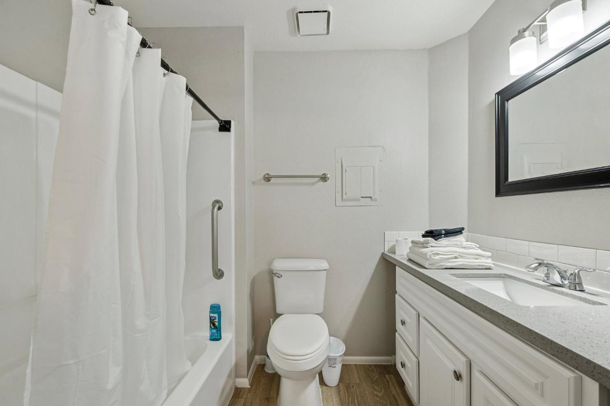 Cozy And Elegant 1b1b Oasis In Old Town *
