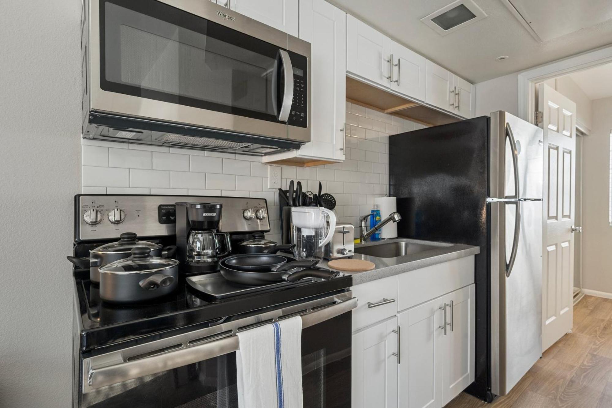 Cozy And Elegant 1b1b Oasis In Old Town Apartment *