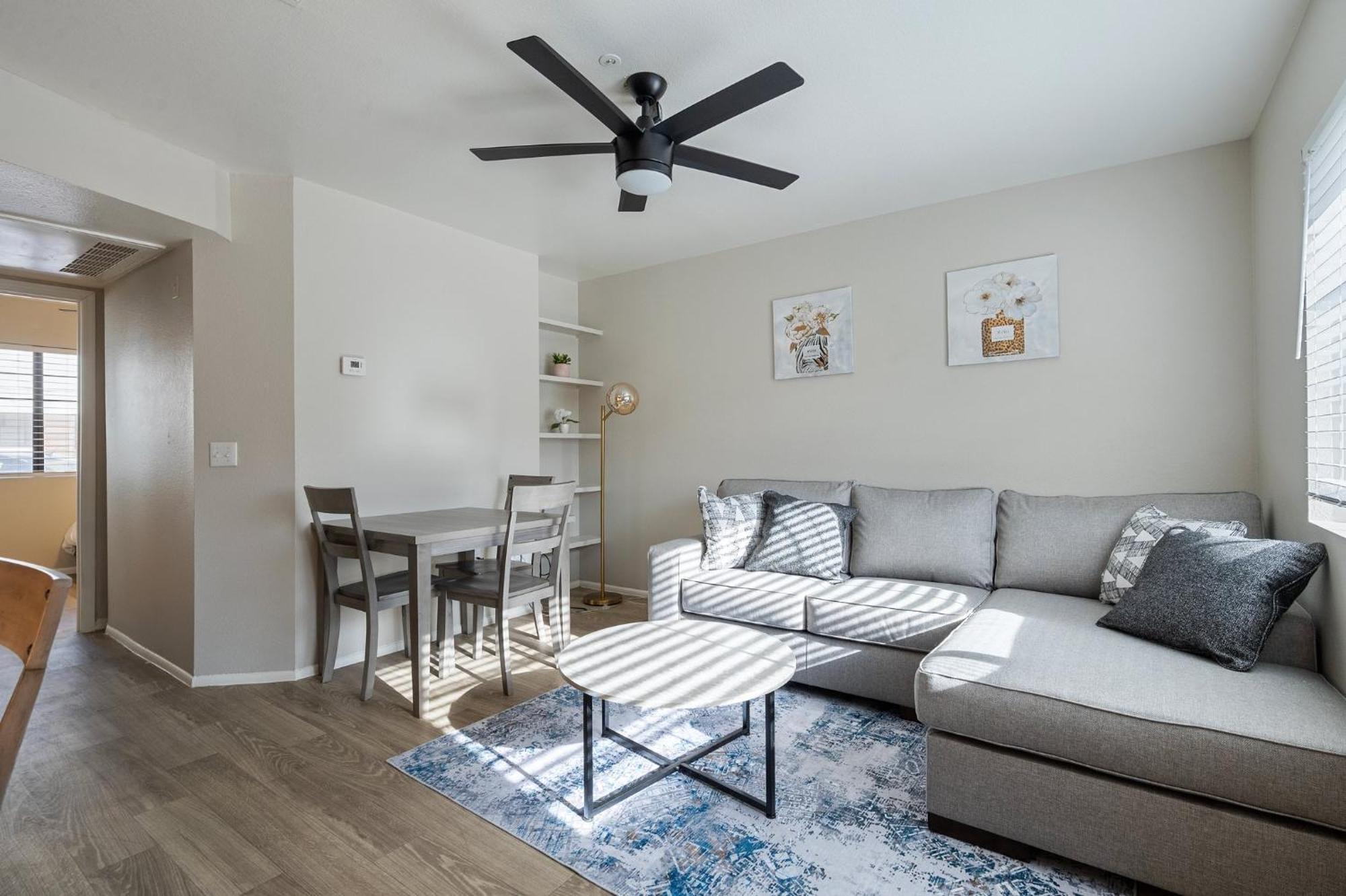Cozy And Elegant 1b1b Oasis In Old Town
