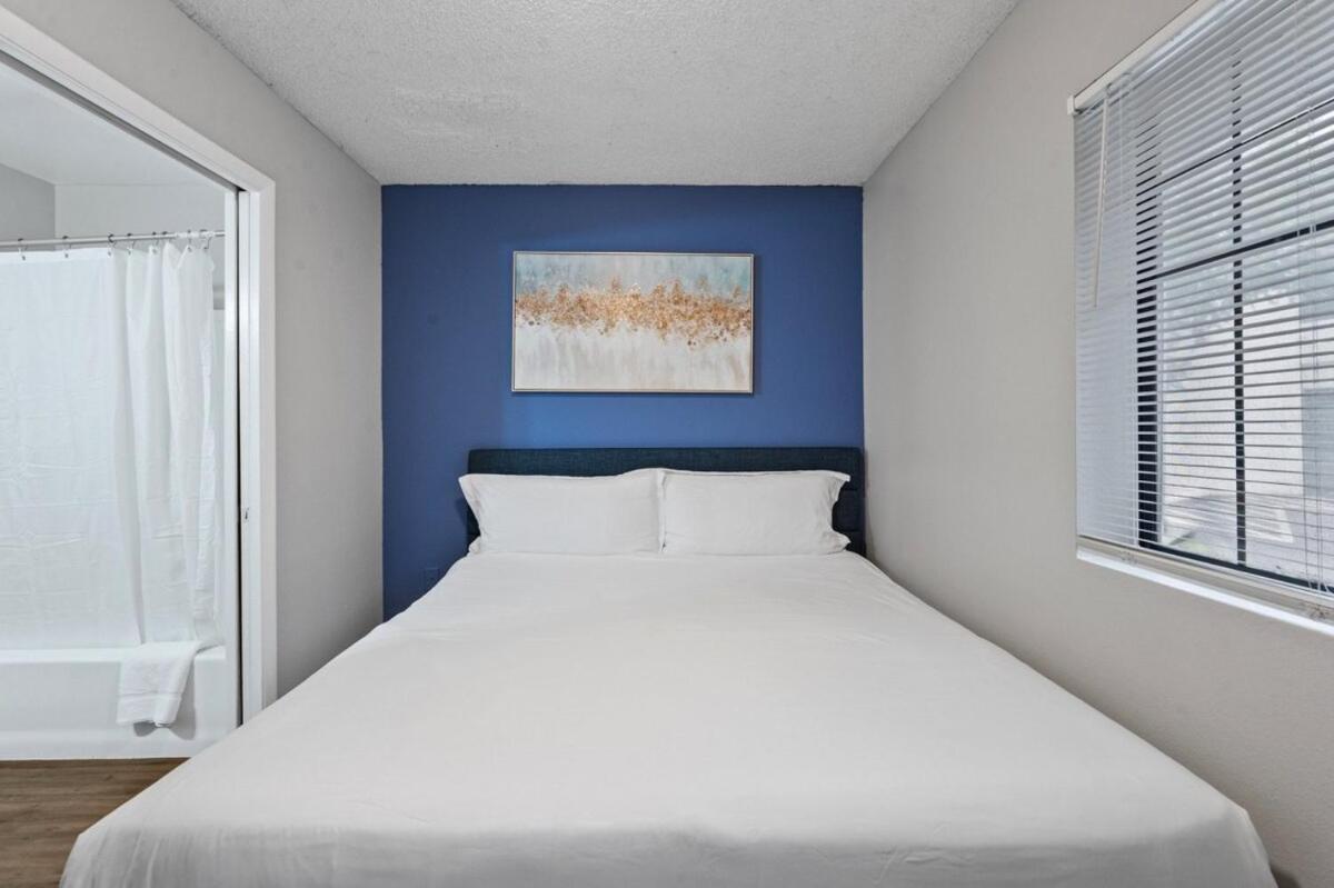 Apartment Modern 1b1b Hideaway In Old Town *