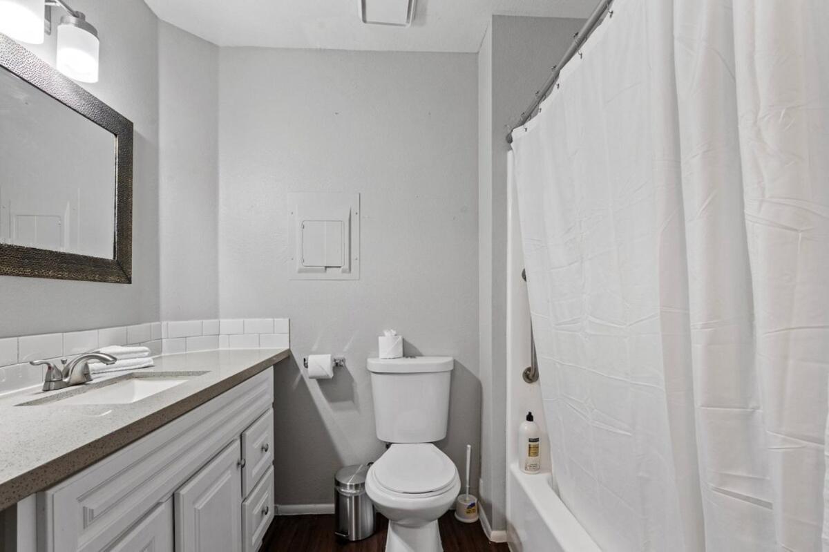 Apartment Modern 1b1b Hideaway In Old Town *