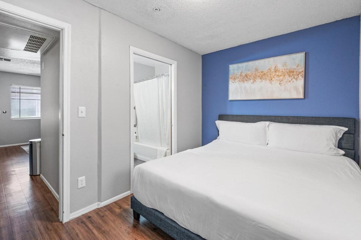 Modern 1b1b Hideaway In Old Town *
