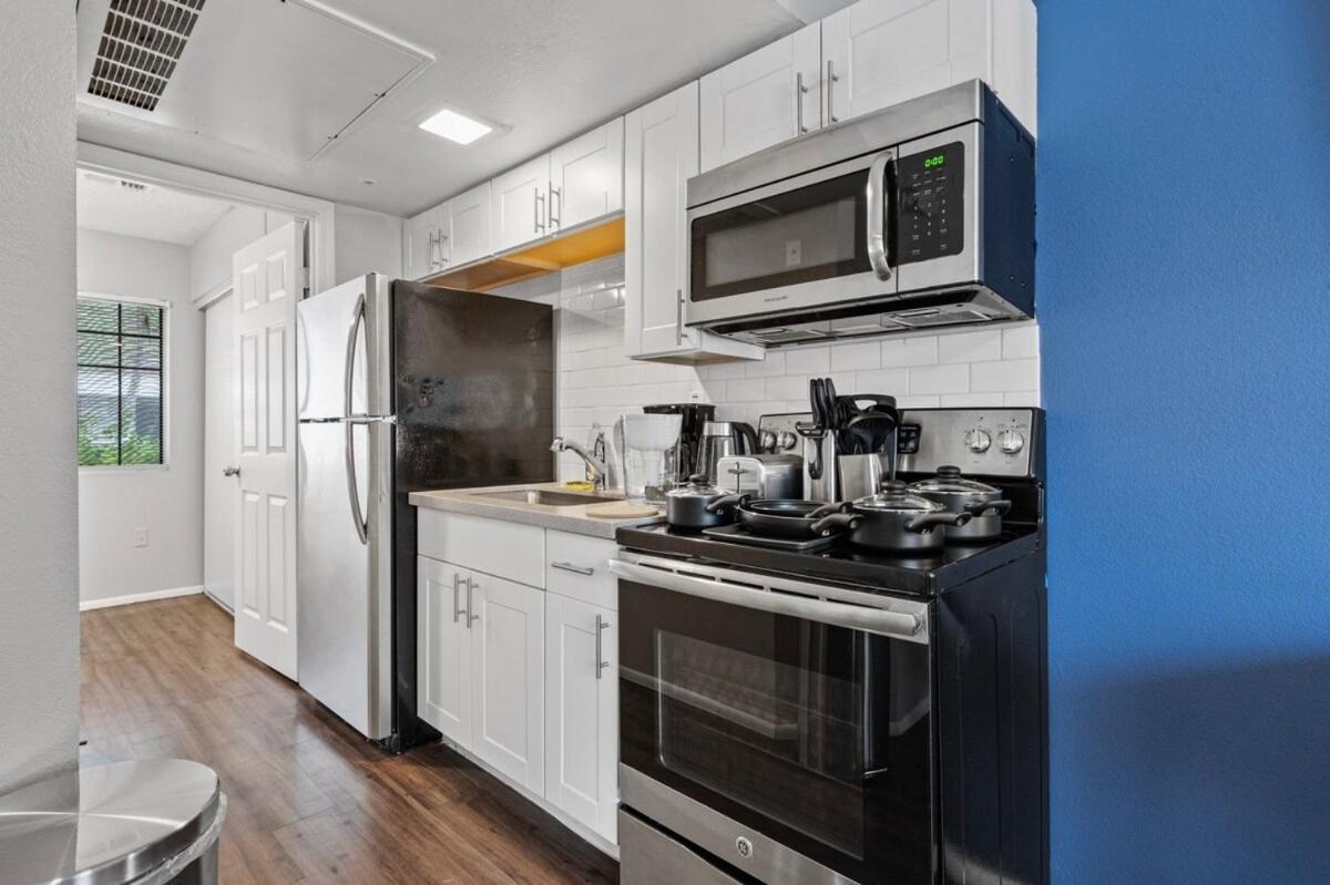 Apartment Modern 1b1b Hideaway In Old Town *