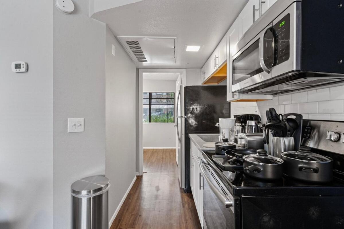 Modern 1b1b Hideaway In Old Town Apartment *