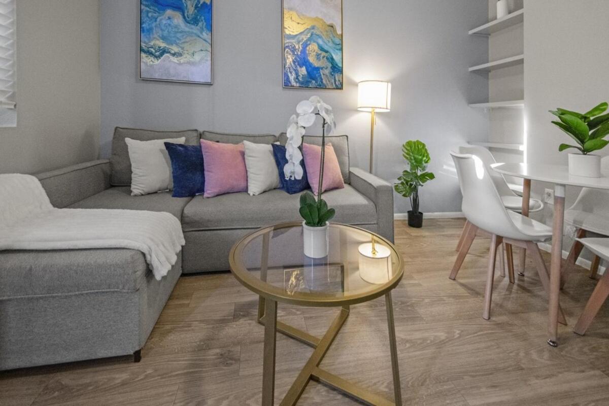 Modern 1b1b Hideaway In Old Town Apartment