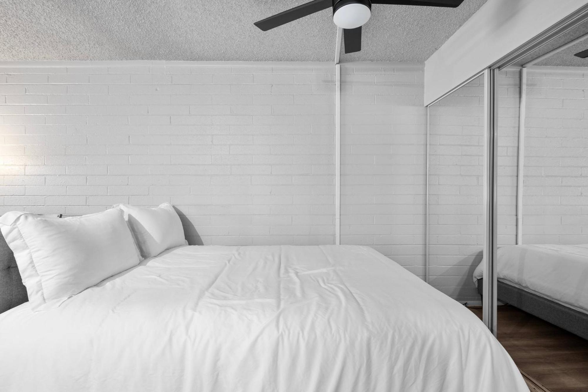 Chic And Cozy 1b1b Oasis In Old Town Apartment *