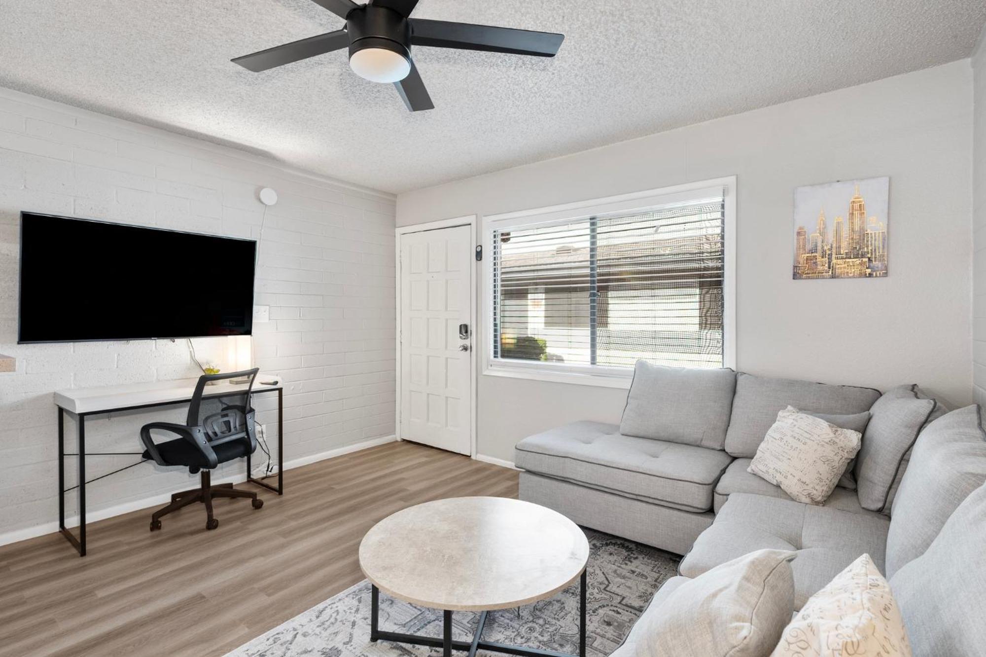 Chic And Cozy 1b1b Oasis In Old Town *