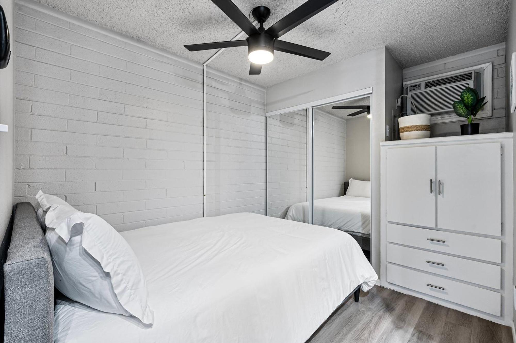 Apartment Modern 1b1b Oasis In Old Town