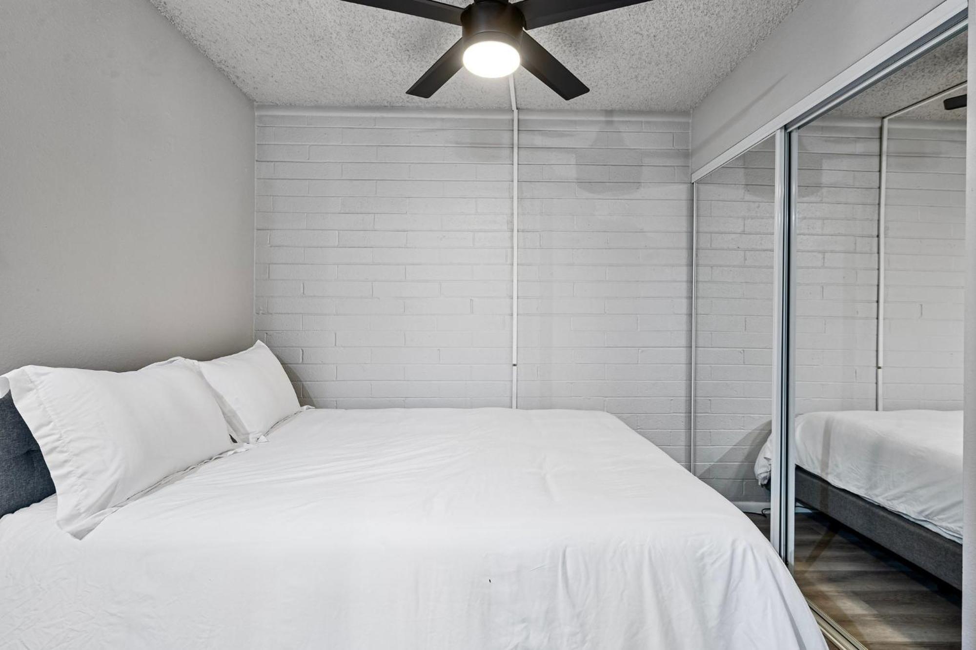 Modern 1b1b Oasis In Old Town Scottsdale