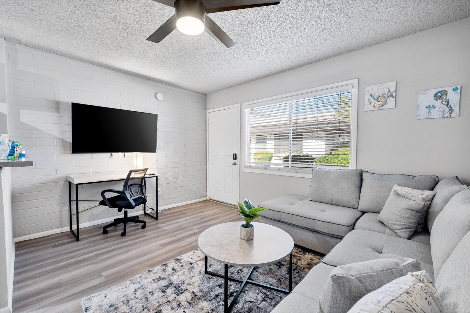 Apartment Modern 1b1b Oasis In Old Town
