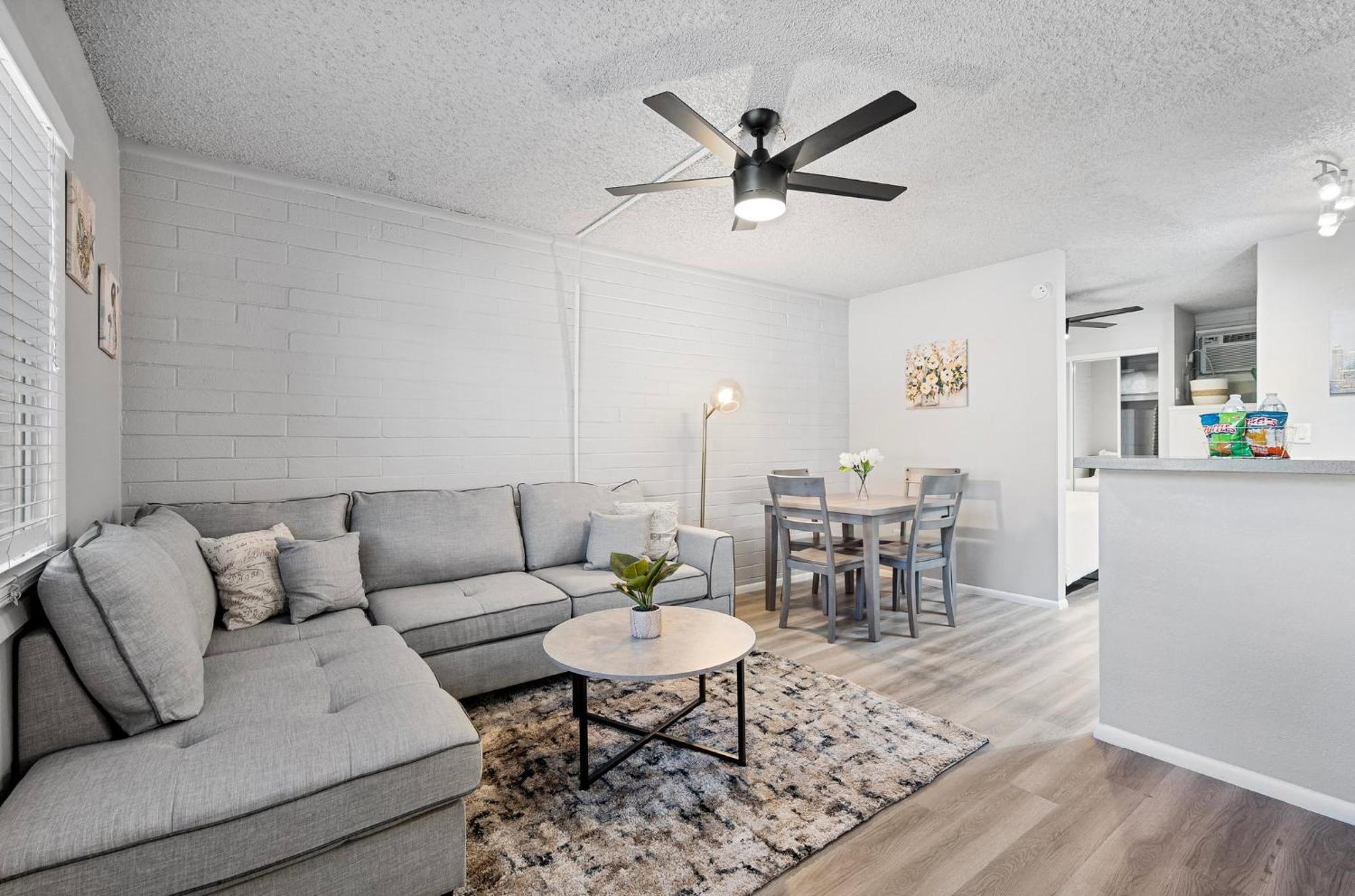 Apartment Modern 1b1b Oasis In Old Town