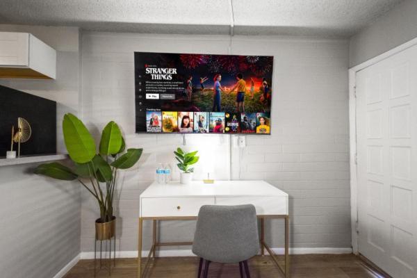 Trendy 1b1b Getaway In Old Town Apartment