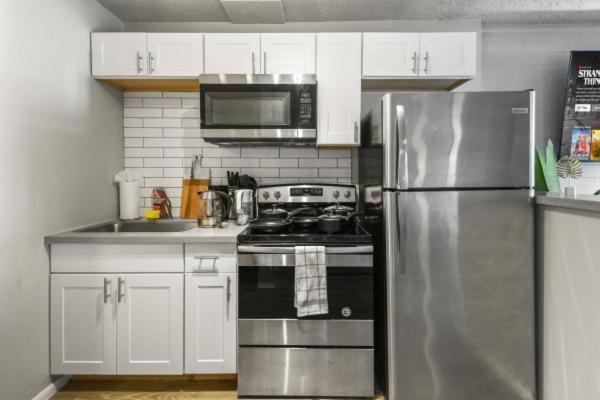 Trendy 1b1b Getaway In Old Town *
