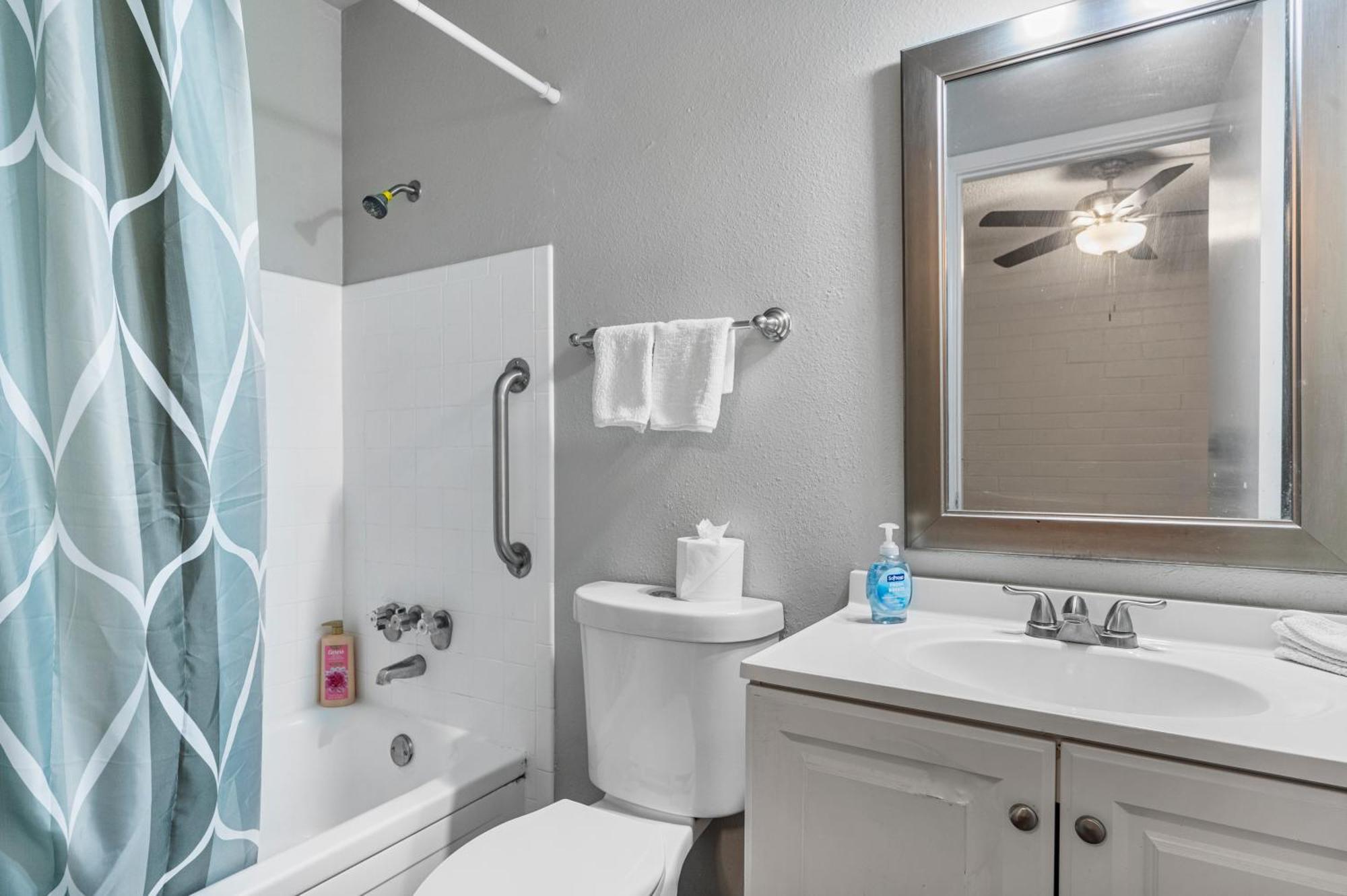 Trendy 1b1b Getaway In Old Town *