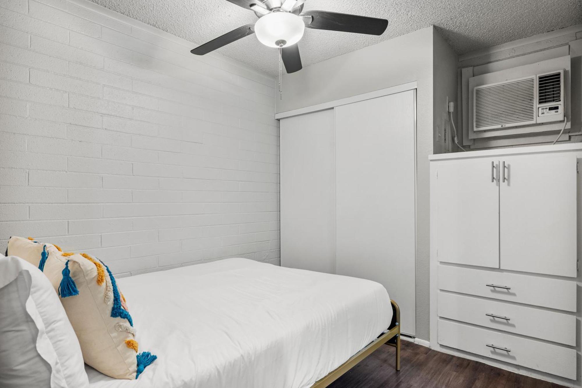 Trendy 1b1b Getaway In Old Town Scottsdale