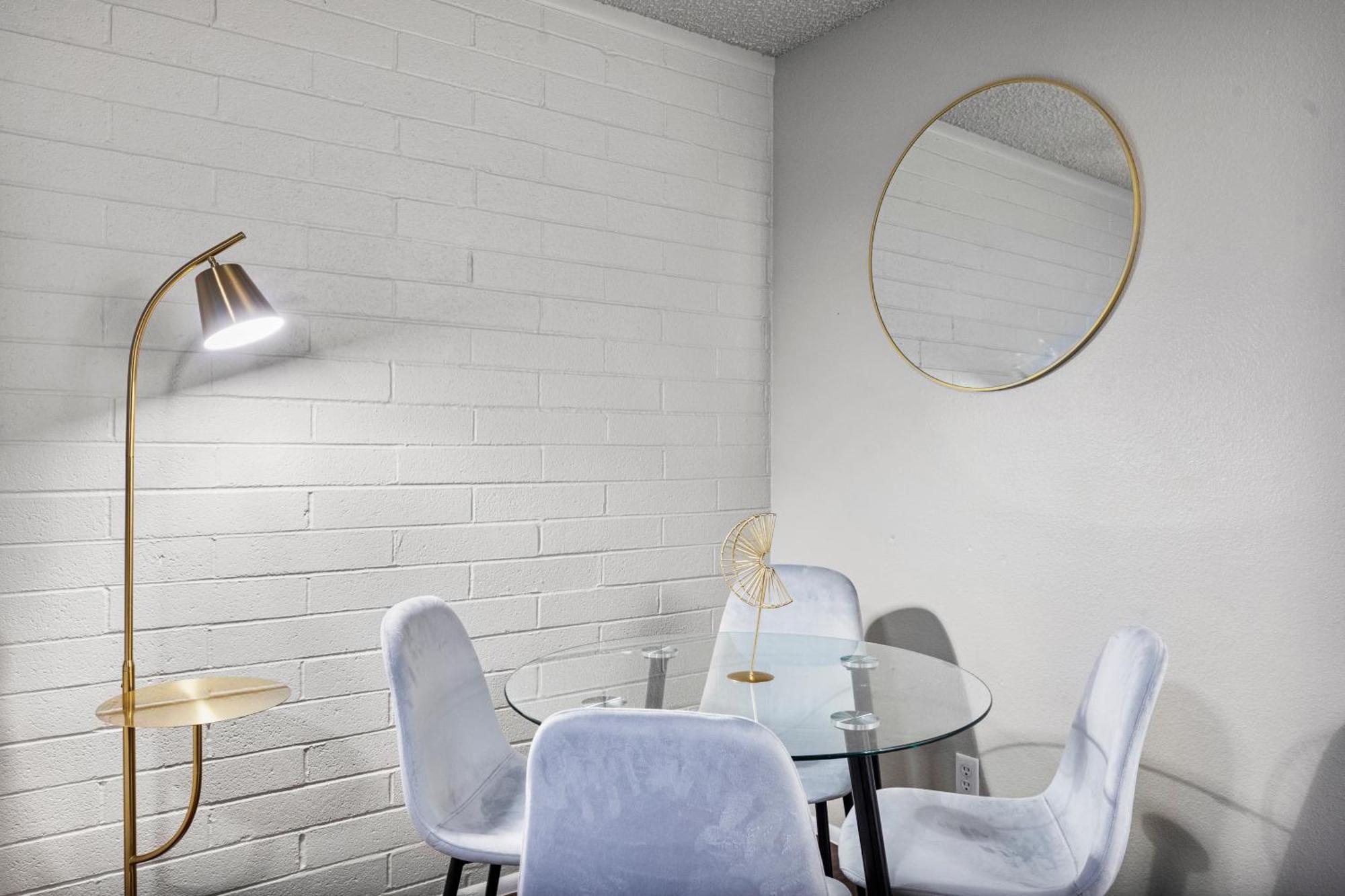 Trendy 1b1b Getaway In Old Town Scottsdale