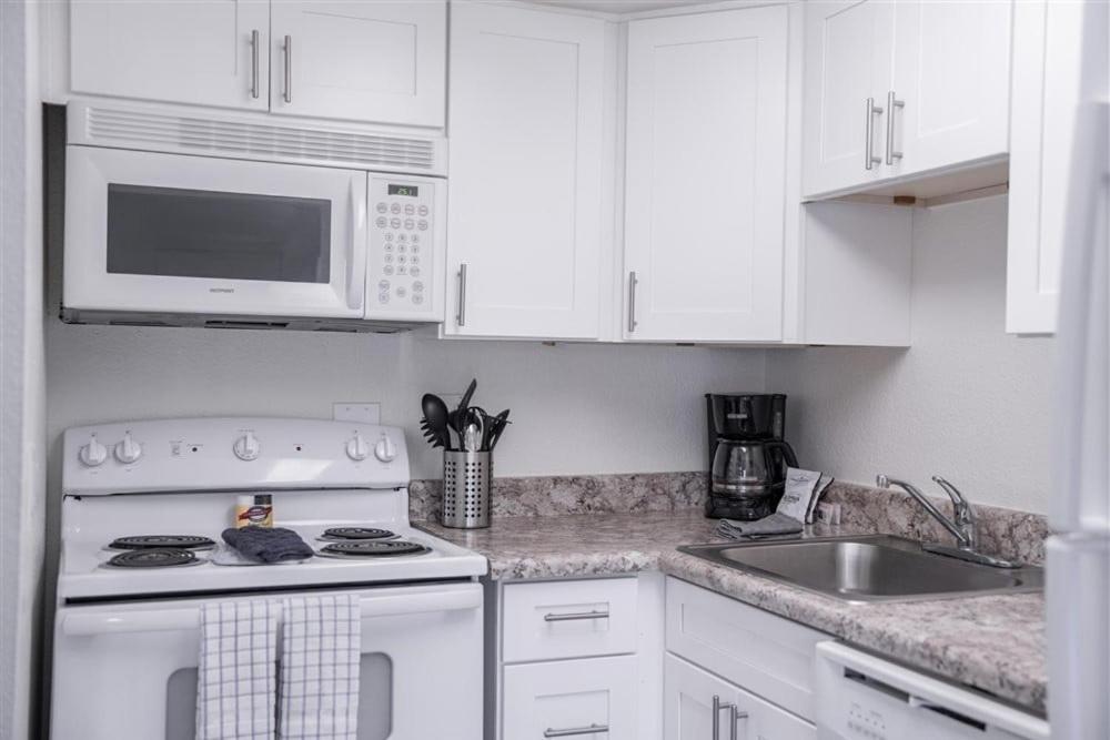 Apartment 215 Fully Furnished 1br Suite-outdoor Pool *