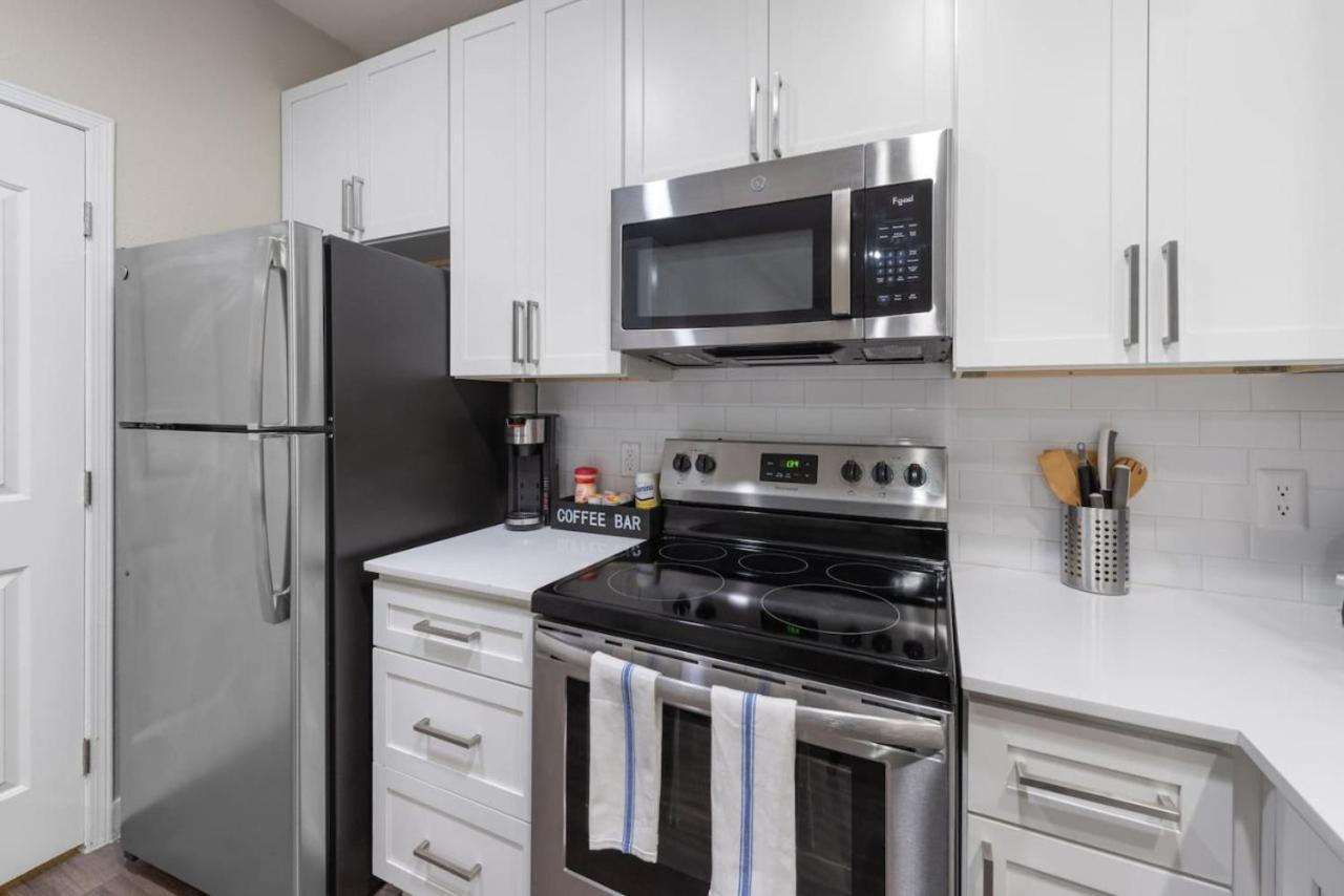 Chic 2Br - Pool,Gym,Parkng,Near Mayo Clnc&Westwrld Apartment *