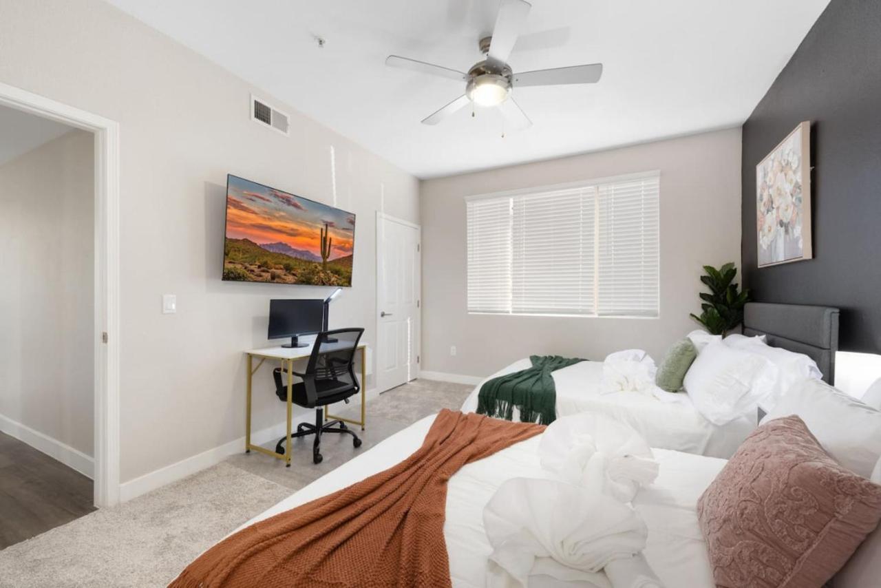 Chic 2Br - Pool,Gym,Parkng,Near Mayo Clnc&Westwrld Apartment