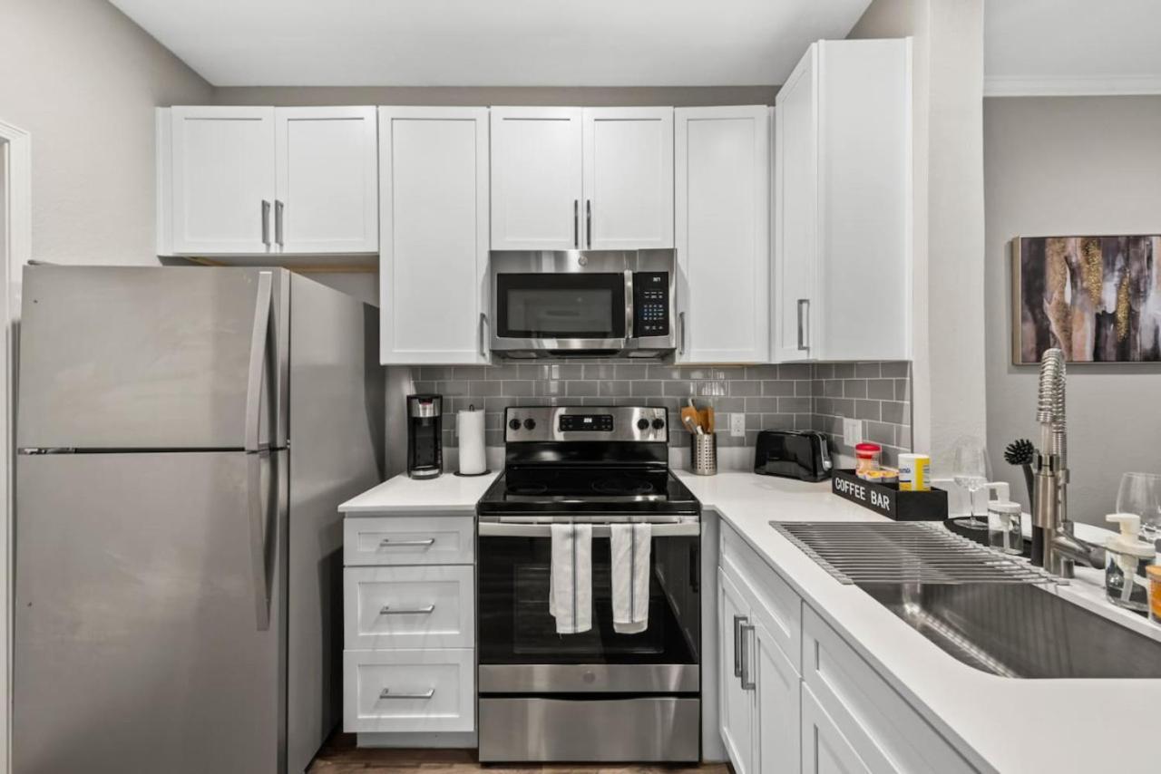 Cozy 2Br Pool Gym Prkng Near Mayo Clnc Westwrld Apartment