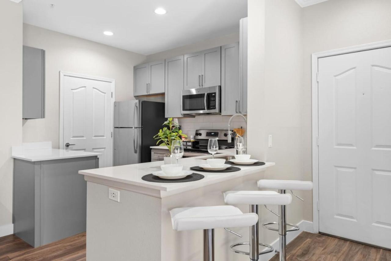Stylish2Br Pool Gym Parkng Near Mayo Clnc Westwrld *