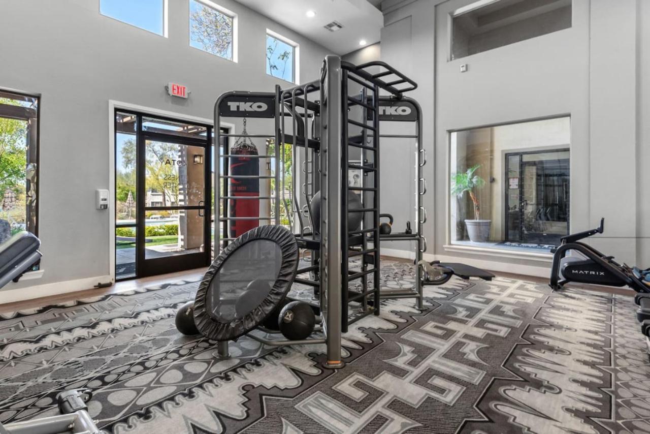 Chic 1Br-Pool,Gym,Prkng,Near Mayo Clnc&Westwrld Apartment