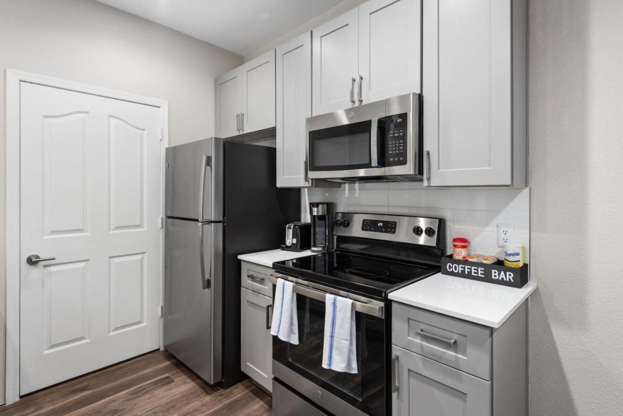 Chic 1Br-Pool,Gym,Prkng,Near Mayo Clnc&Westwrld *