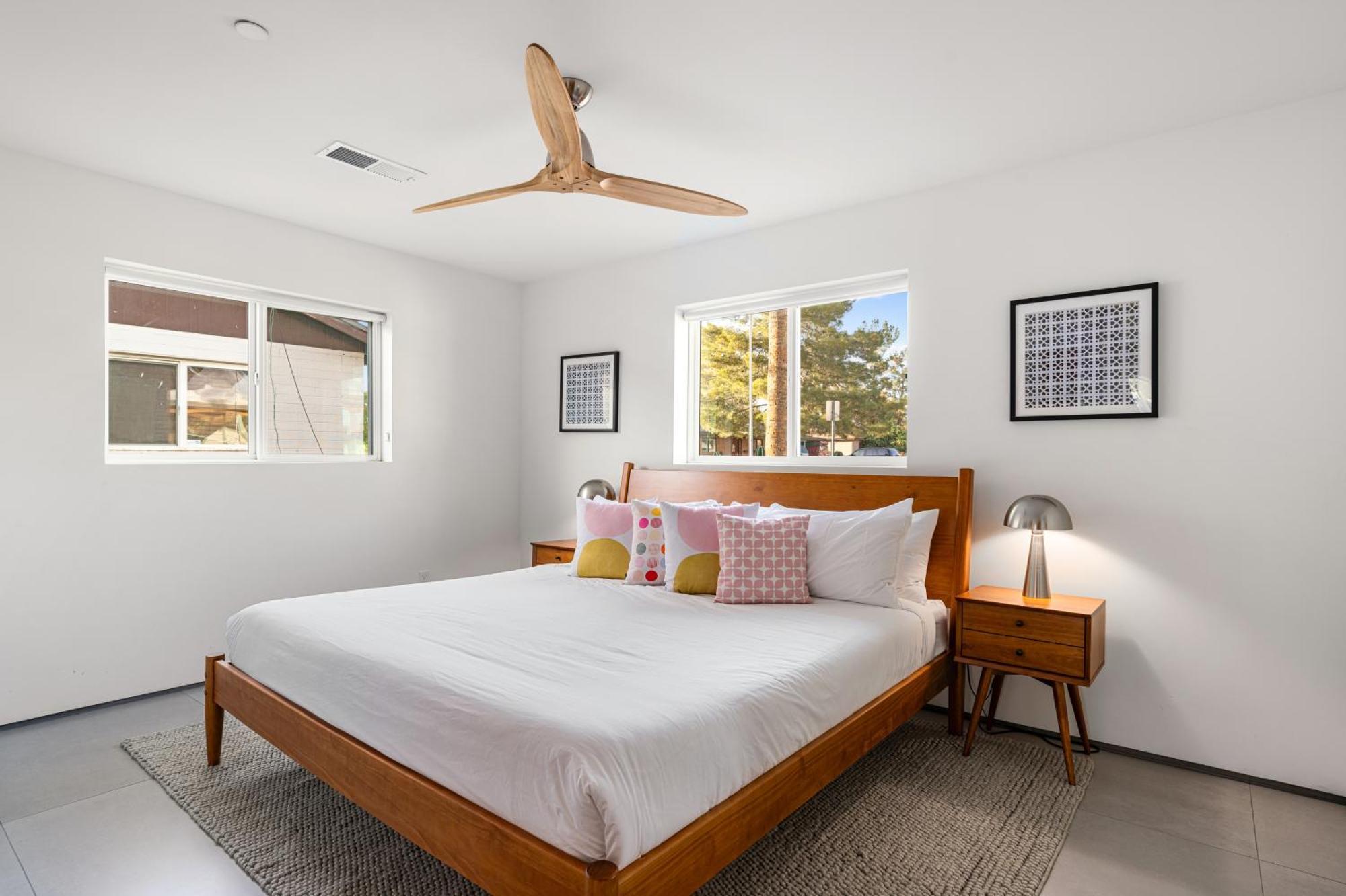 Stylish Old Town Retreat W Pool Prime Location