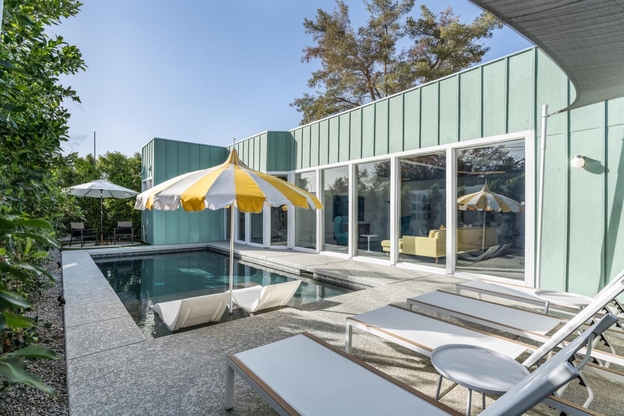 Stylish Old Town Retreat W Pool Prime Location Holiday home *
