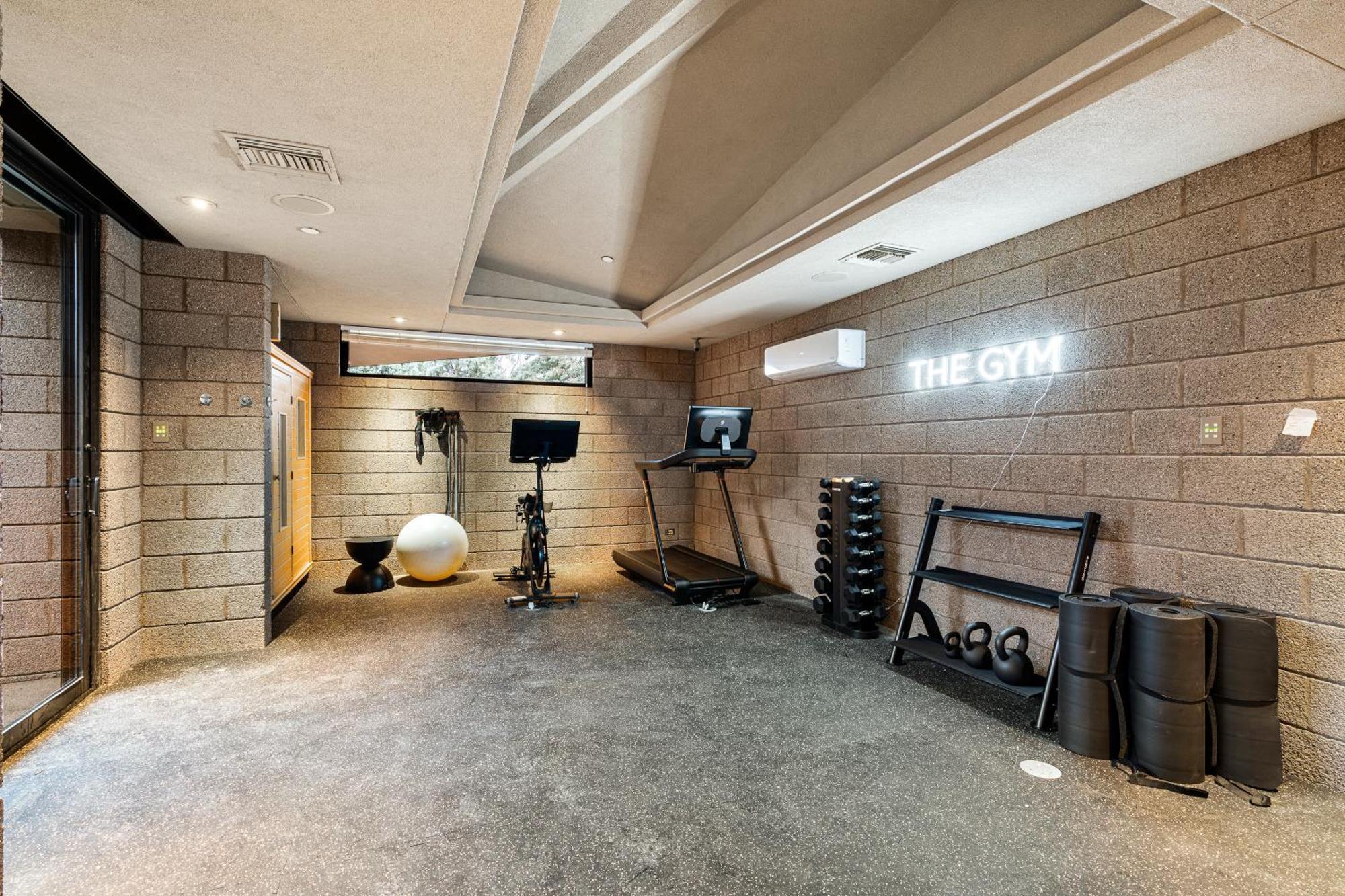 Indoor Pool 2.5 Acres Gym With Sauna At Hideaway Estate *