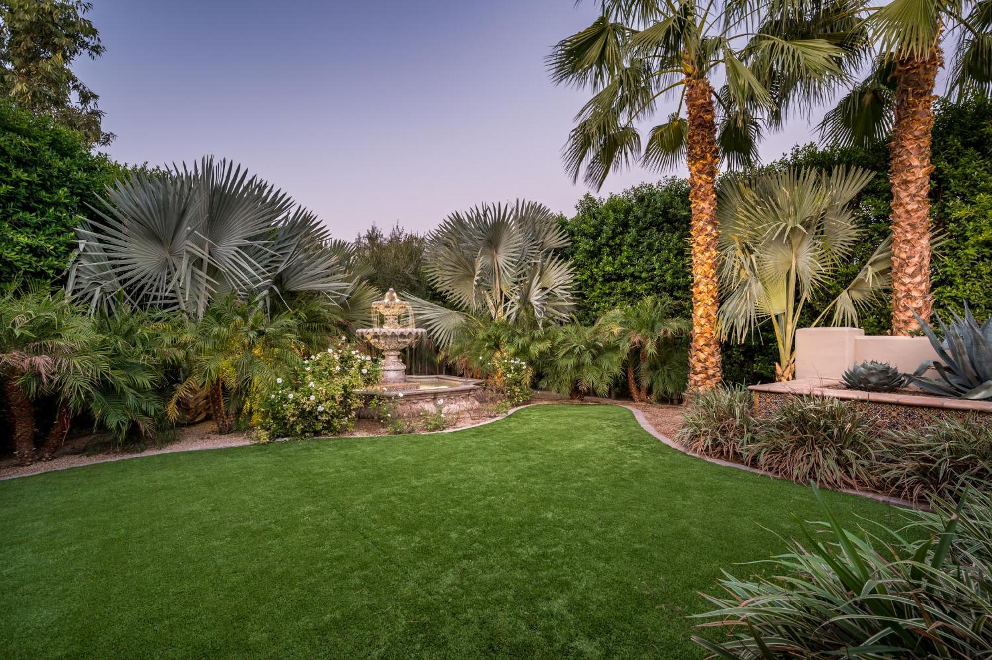 Hacienda Gardens Escape The City-life With A Private Oasis Holiday home *