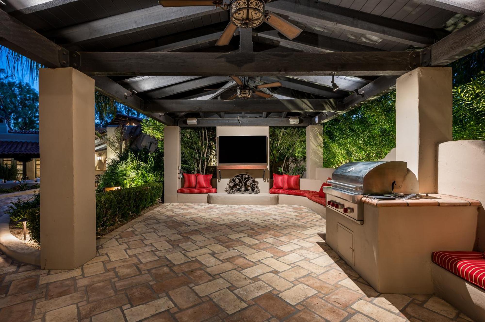 Holiday home Hacienda Gardens Escape The City-life With A Private Oasis *
