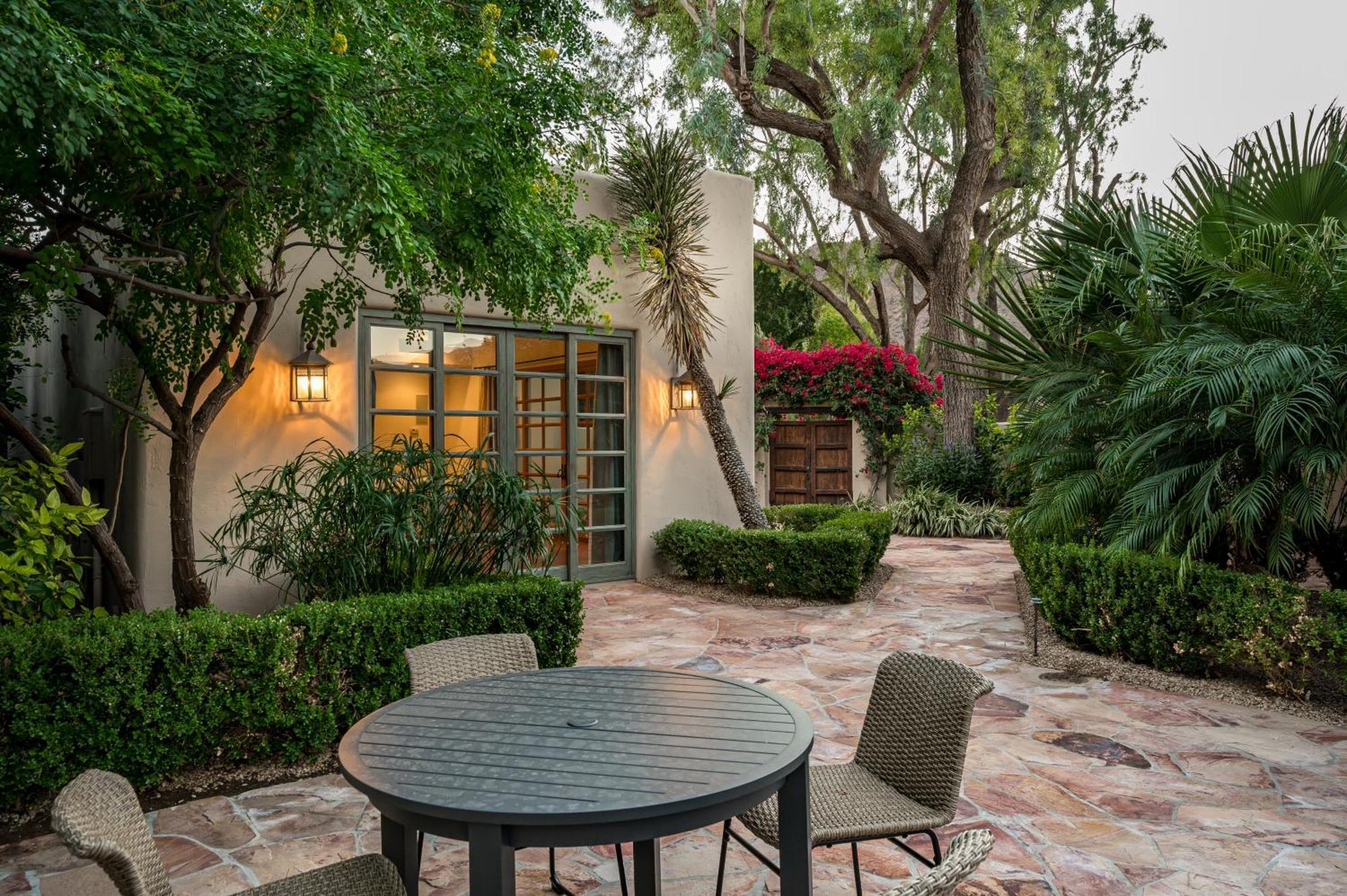 Holiday home Hacienda Gardens Escape The City-life With A Private Oasis *