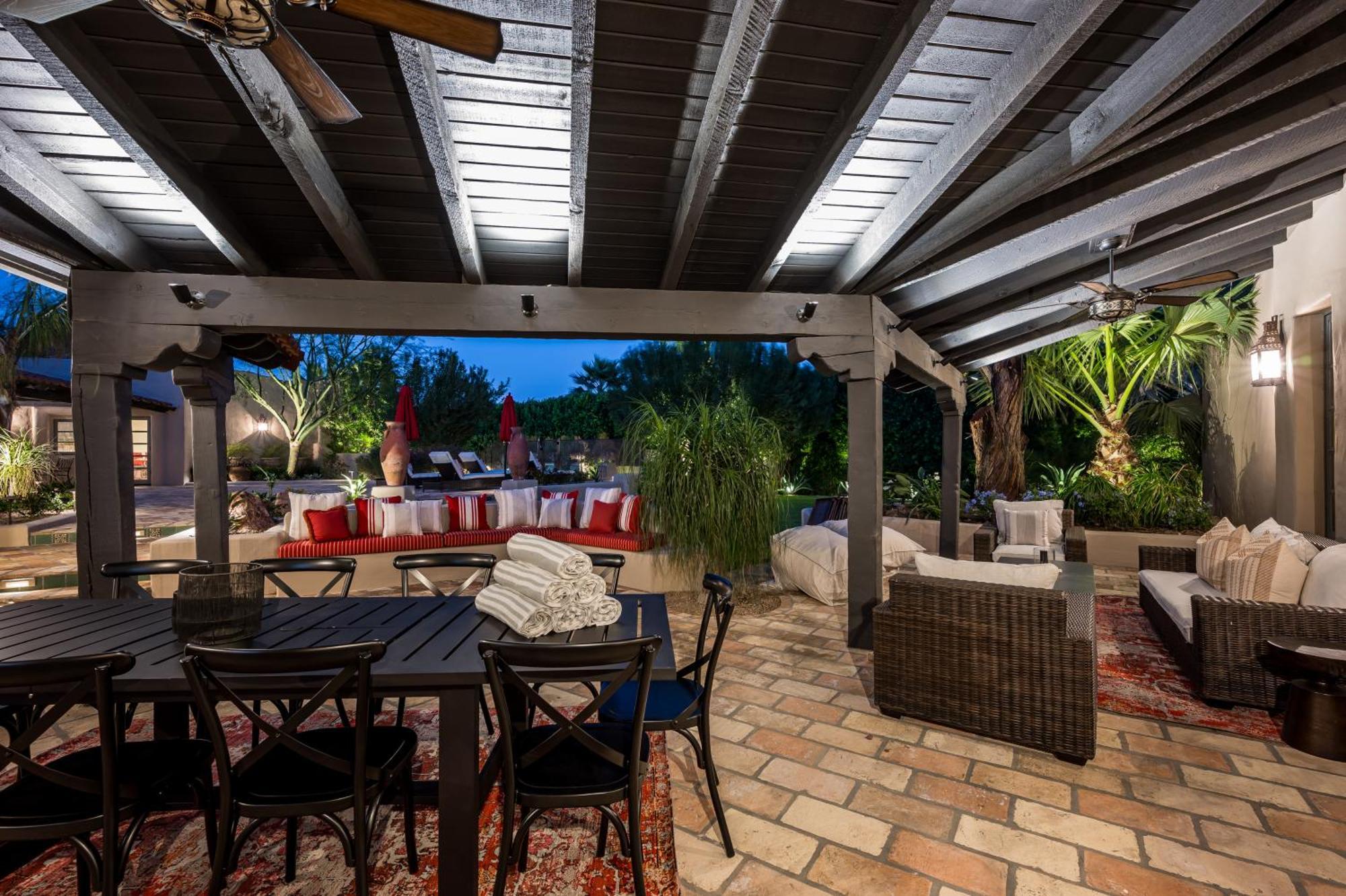 Holiday home Hacienda Gardens Escape The City-life With A Private Oasis
