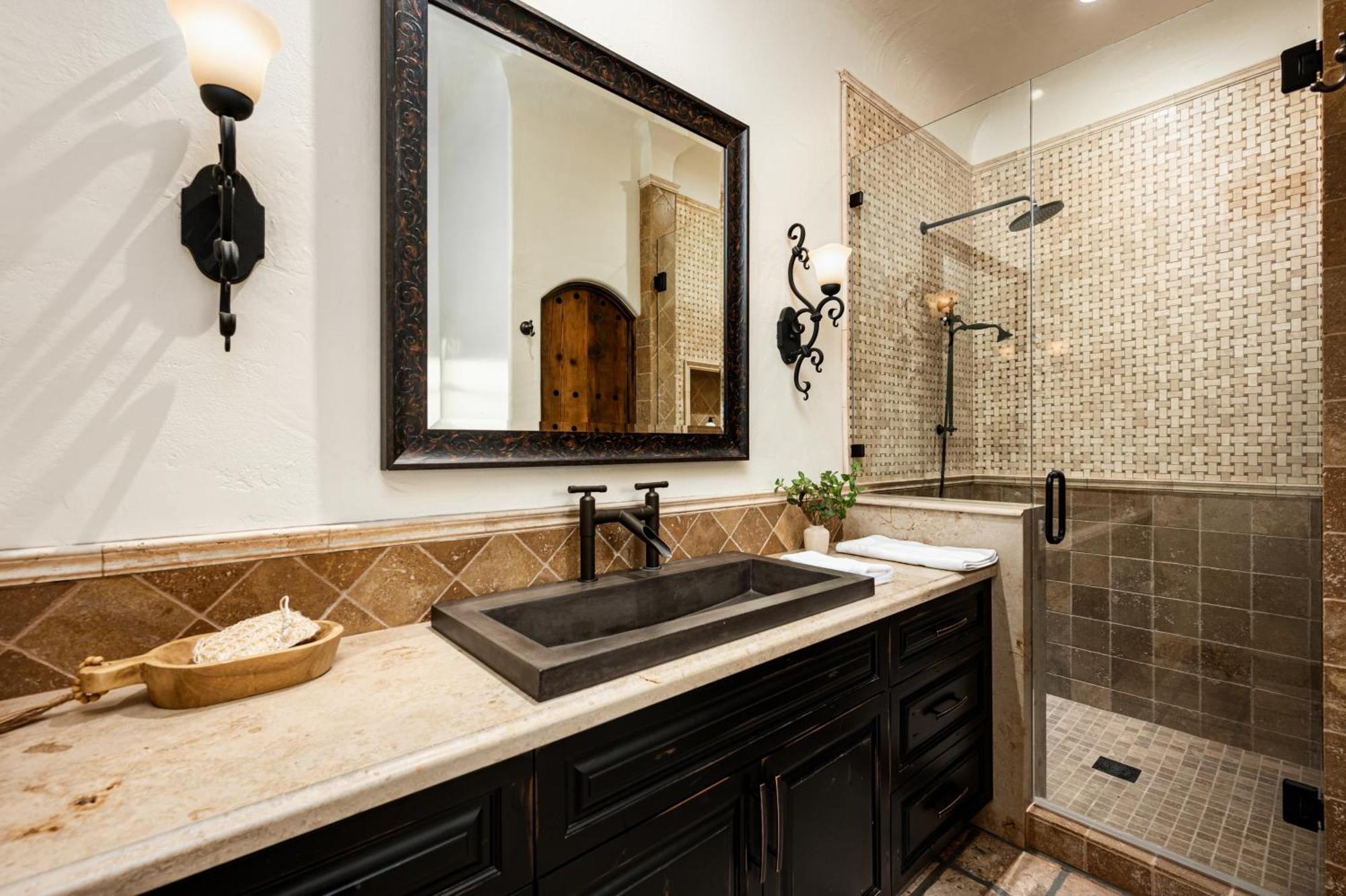 Hacienda Gardens Escape The City-life With A Private Oasis