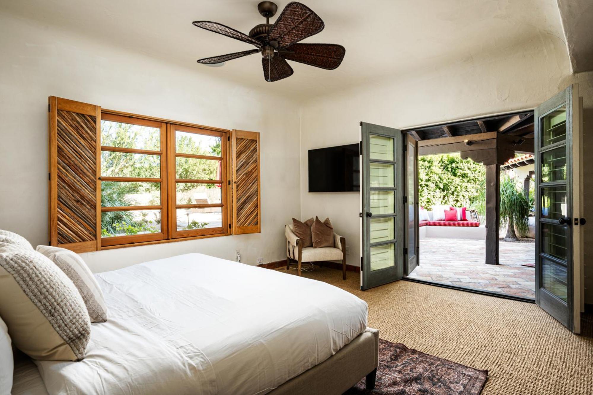 Hacienda Gardens Escape The City-life With A Private Oasis *