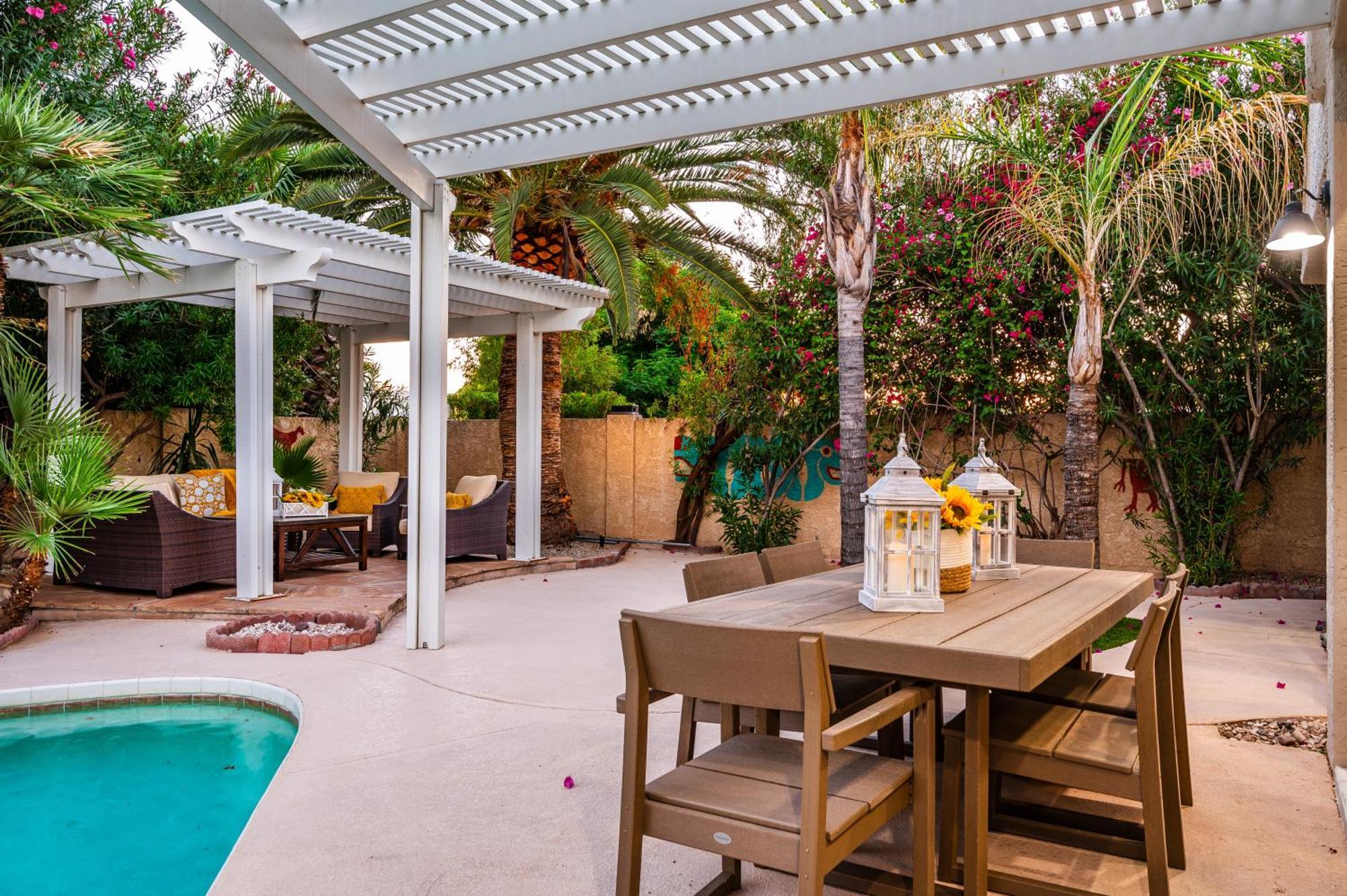 Holiday home Game Nights Swimming And Whispering Palms