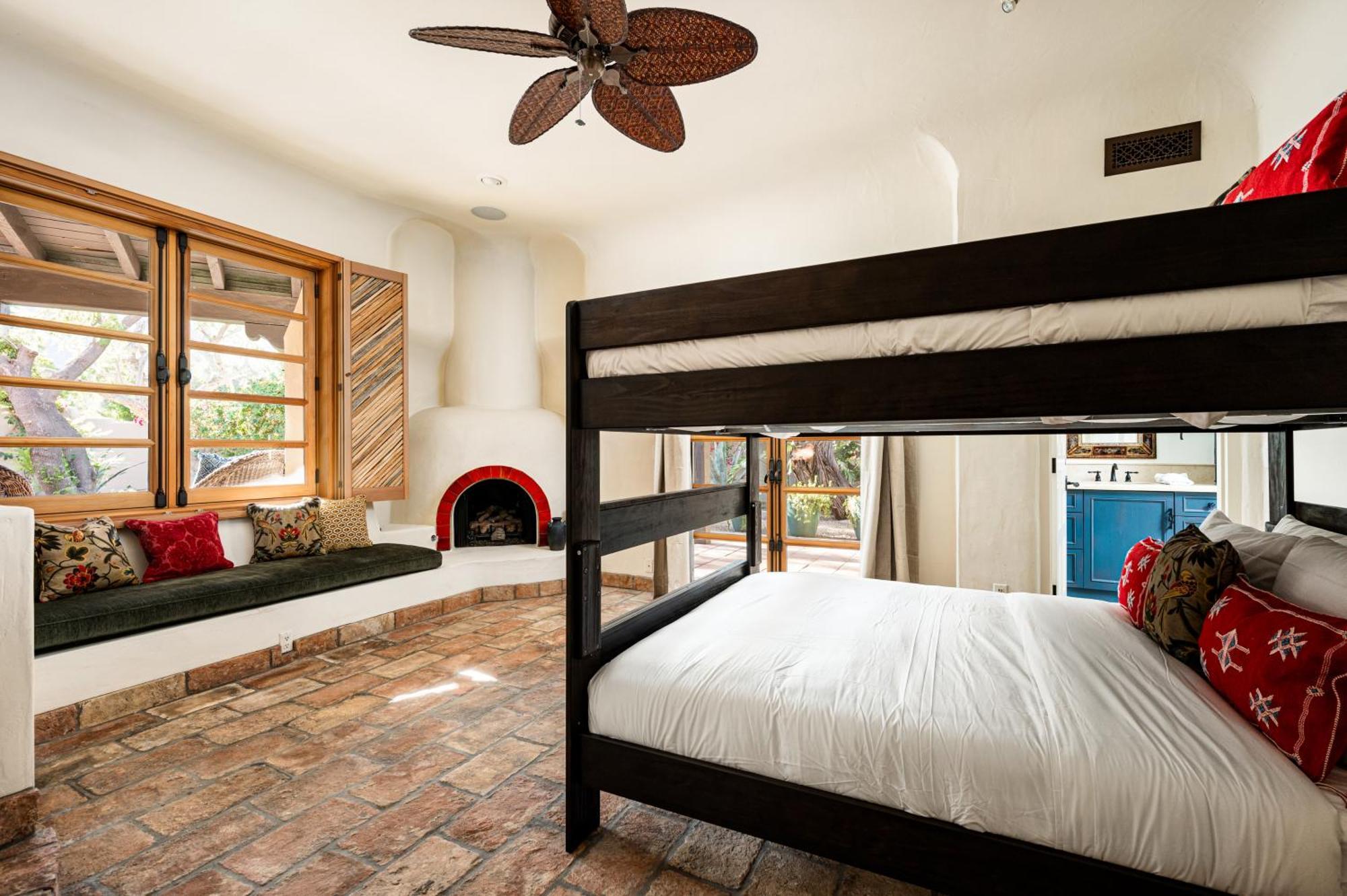 Hacienda Gardens Escape The City-life With A Private Oasis Holiday home *