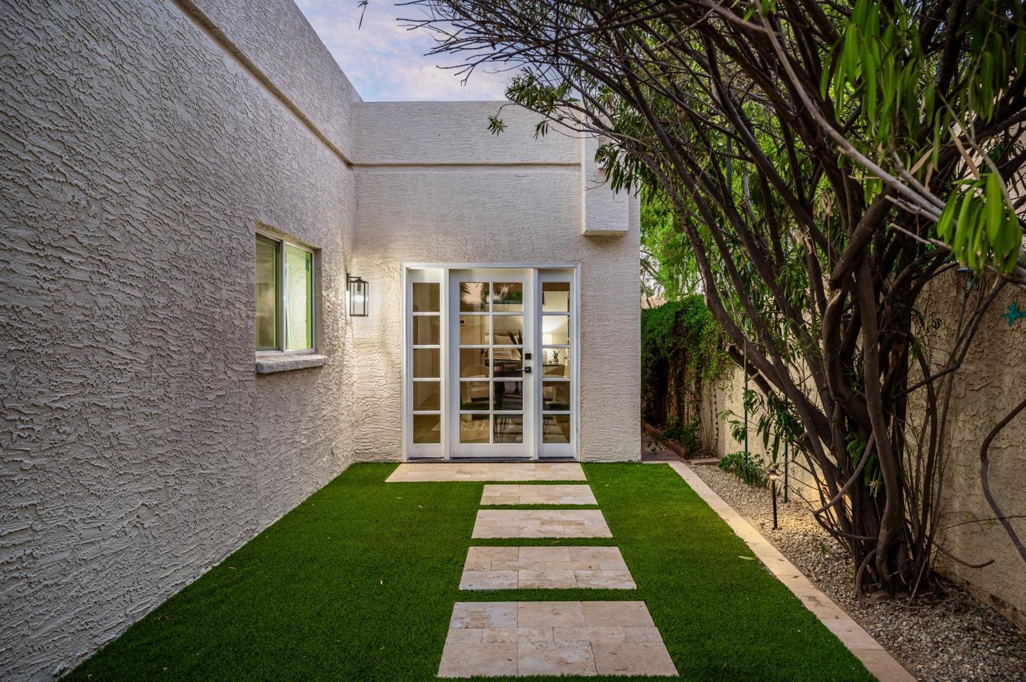 Game Nights Swimming And Whispering Palms Holiday home Scottsdale