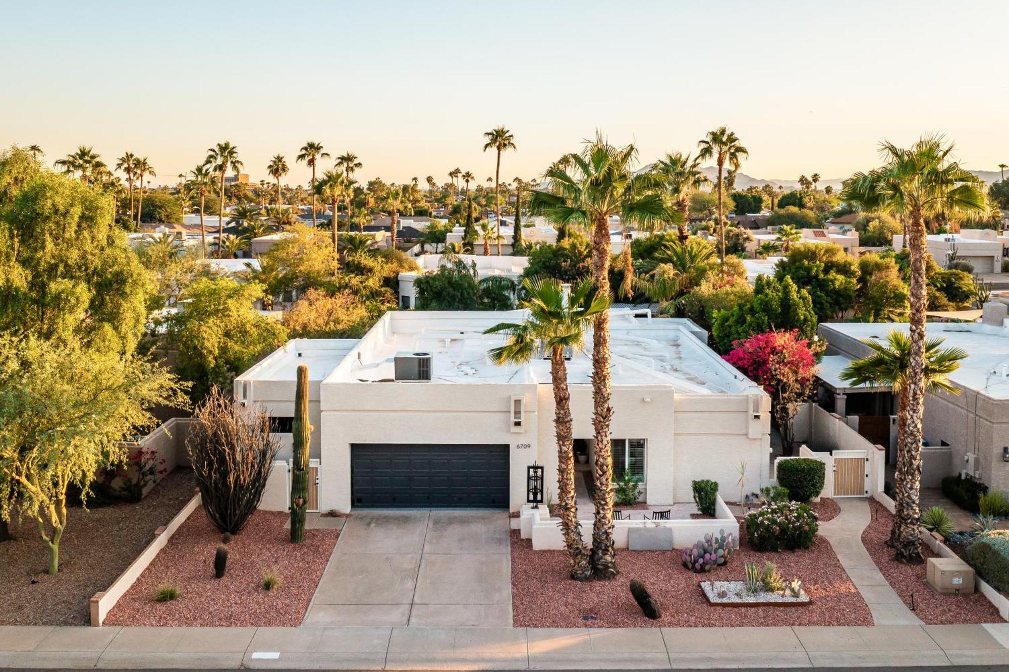 Holiday home Game Nights Swimming And Whispering Palms Scottsdale