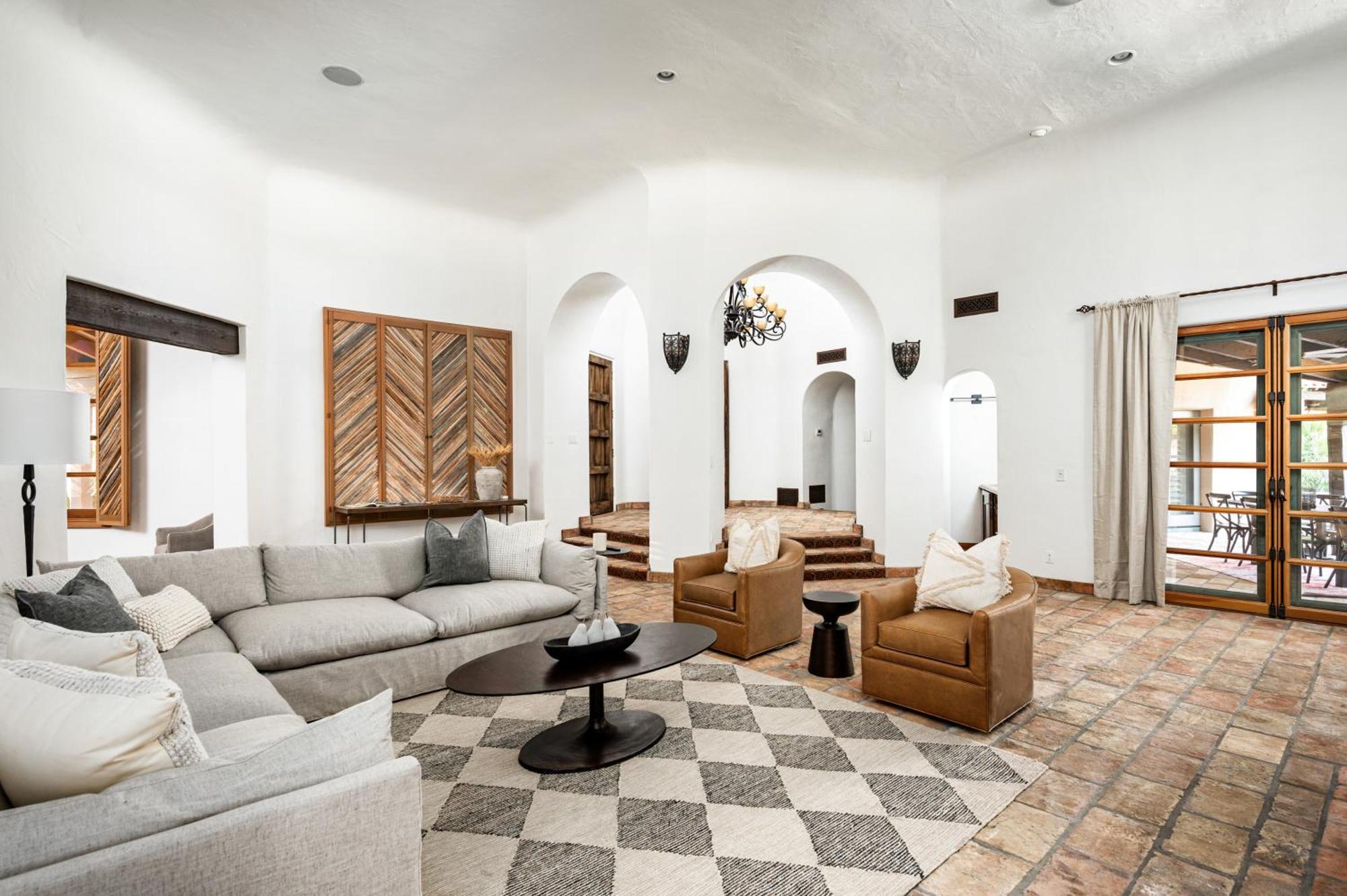 Hacienda Gardens Escape The City-life With A Private Oasis Holiday home