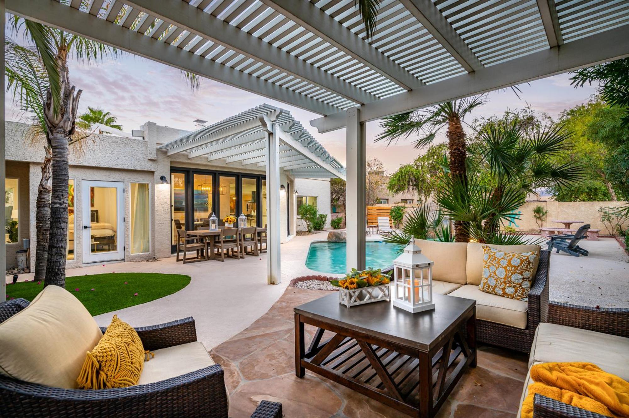 Holiday home Game Nights Swimming And Whispering Palms *