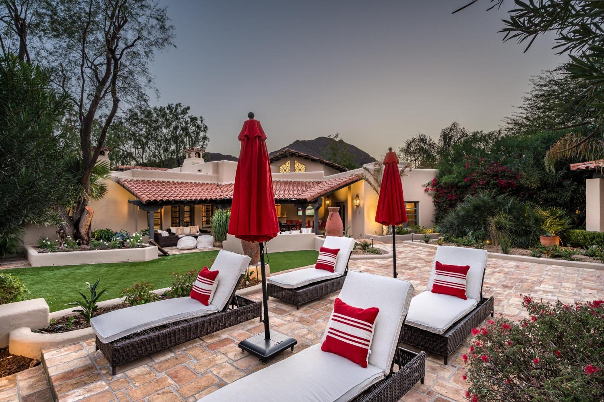 Holiday home Hacienda Gardens Escape The City-life With A Private Oasis
