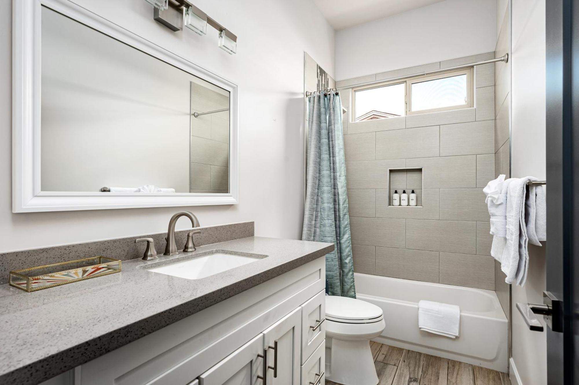 Endless Entertainment And 1.5 Miles From Old Town At Sunbaked Terrace *