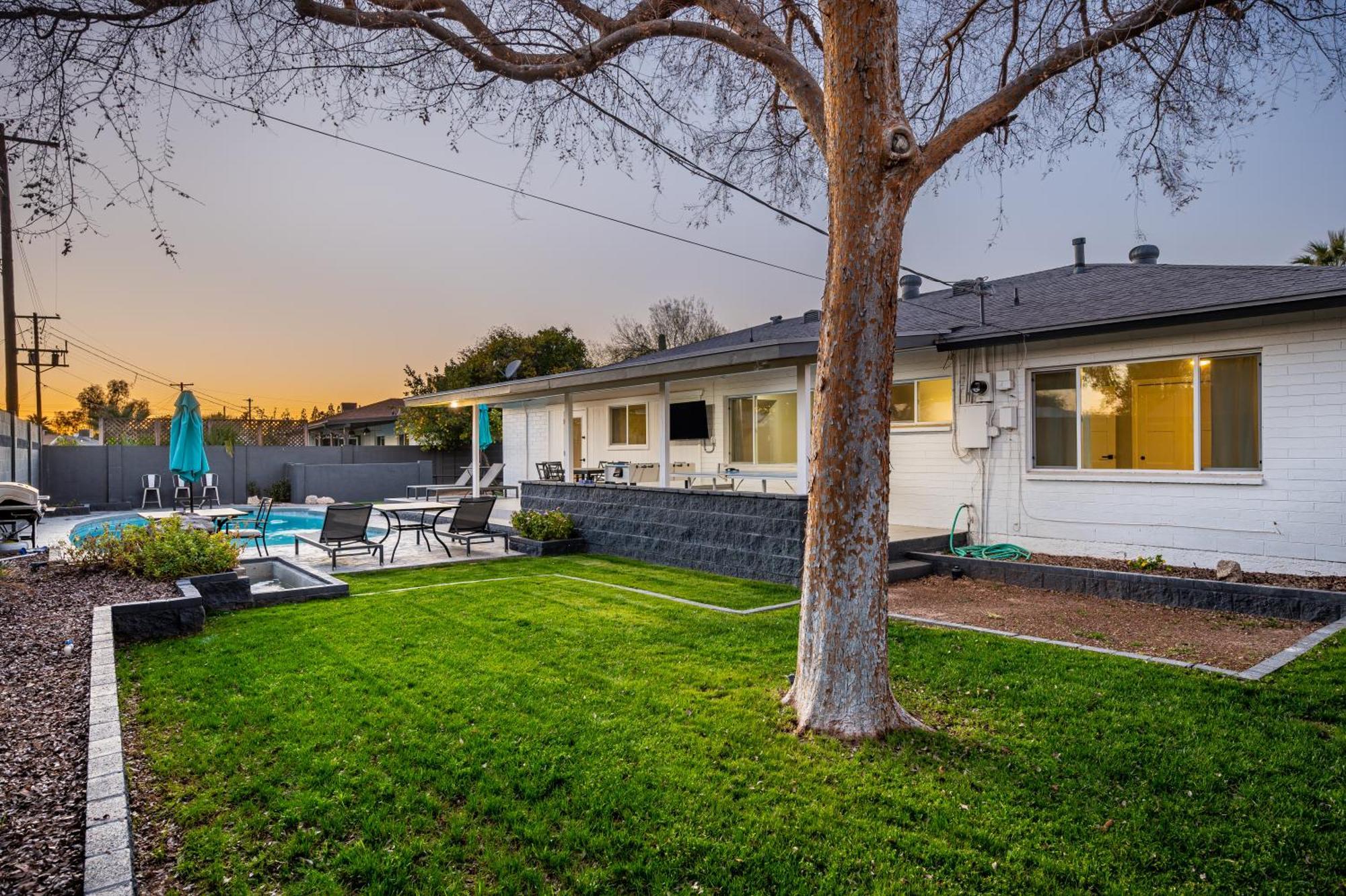 Cambridge By Porter Modern Wheated Pool Near El Dorado Park In Holiday home