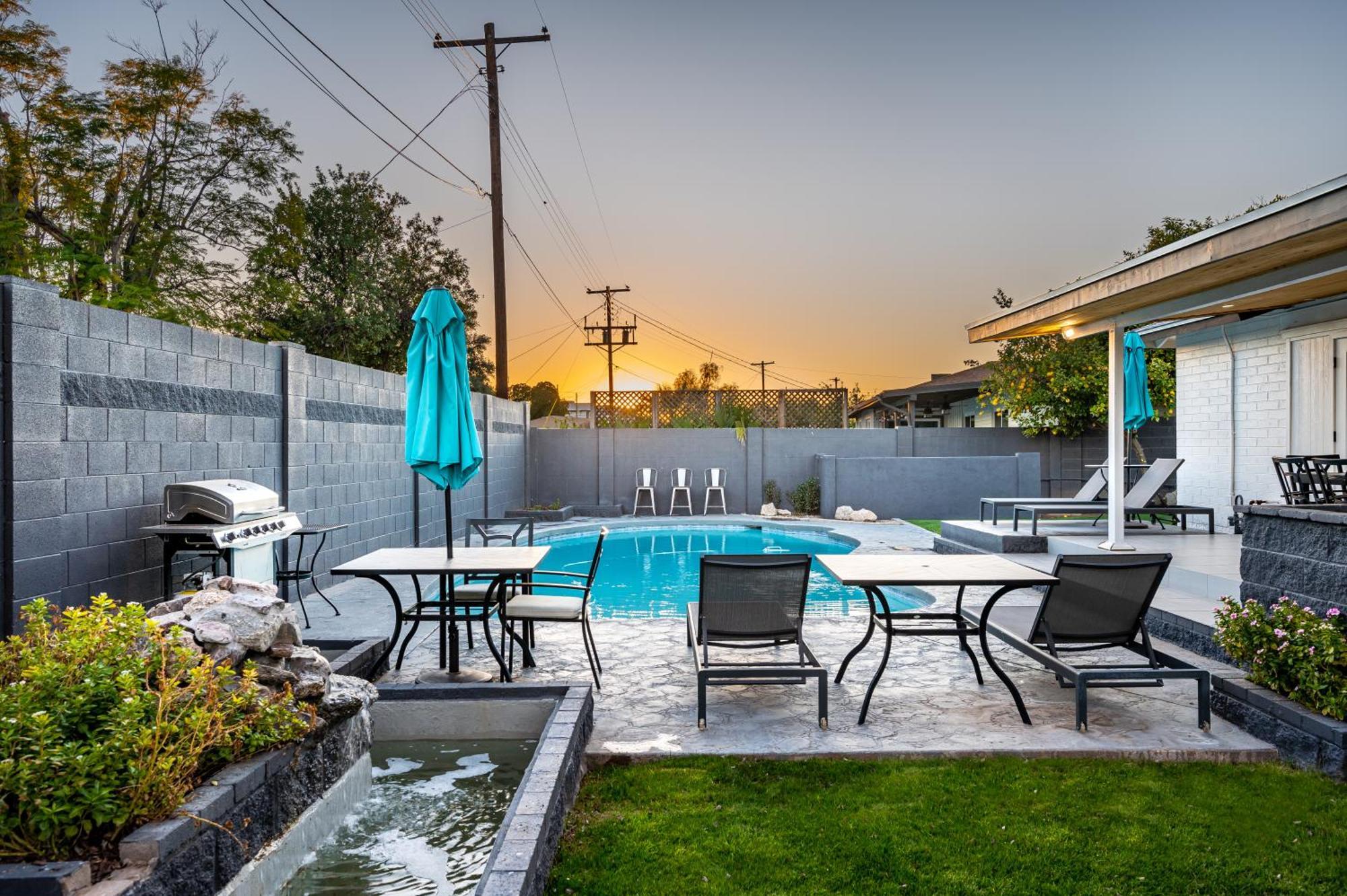 Cambridge By Porter Modern Wheated Pool Near El Dorado Park In Holiday home