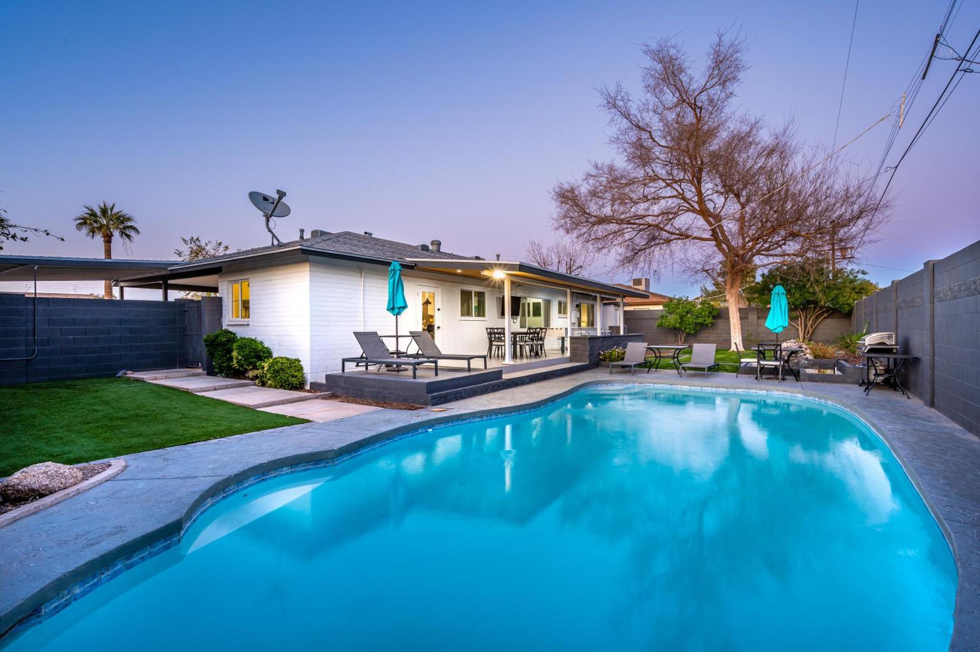 Cambridge By Porter Modern Wheated Pool Near El Dorado Park In Holiday home *