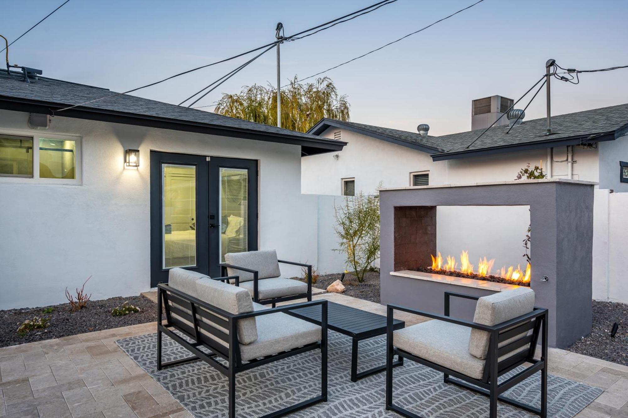 Swim Up To Cooking Entertainment Play Corn Hole And Relax By The Fire At Cascada